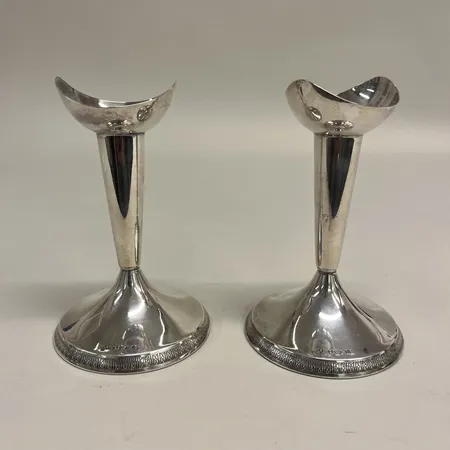 Ett par ljusstakar, höjd 13cm, GAB år 1961, fyllda bottnar, 830/1000 silver. Bruttovikt 359g Vikt: 359 g