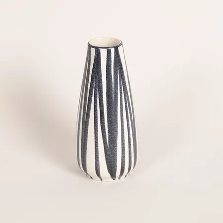 Vas i glaserad keramik, höjd 15cm, 1900-talets mitt, märkt 201615 Skickas med paket.