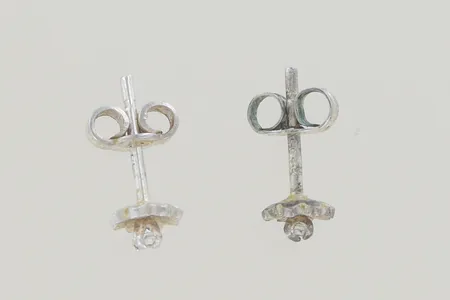 Ett par örhängen bredd 5 mm, silver Vikt: 0,9 g