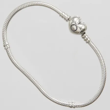 Armband Pandora Moments ormlänk, längd: 19,3cm, bredd: 2,8mm, hjärtformat lås, silver 925/1000, Nypris 799kr Vikt: 15,5 g