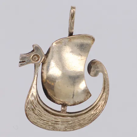 Hänge vikingaskepp, längd 34mm, 835/1000 silver Vikt: 5,9 g