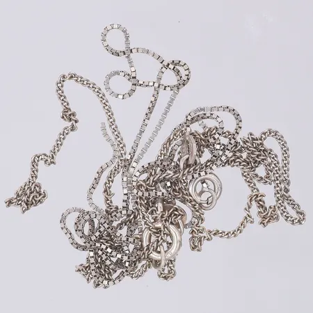 2 Defekta kedjor silver 925/1000 Vikt: 3,4 g