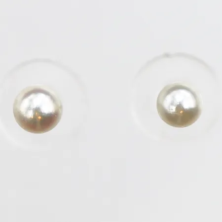 Ett par örhängen med pärlor, Ø5,1mm, 925/1000 silver. Vikt: 1,1 g