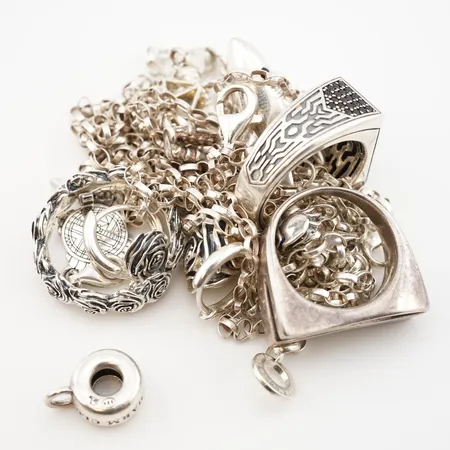 Diverse silversmycken, 925/1000 Vikt: 68 g
