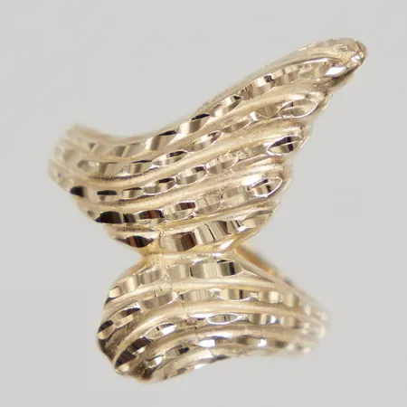 Ring stl 17¾, bredd 2,7-24mm, mönsterdekor, 14K Vikt: 6,2 g