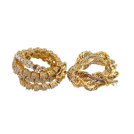 Armband i 14K guld, två st, defekter, bruttovikt 6,2g Vikt: 6,2 g