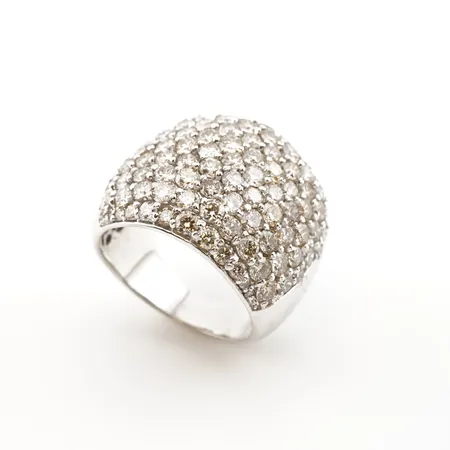 Ring m diamanter 5,5ct enligt gravyr, vitguld, stl 18(56), bredd 19,5mm, 18k Vikt: 12,8 g