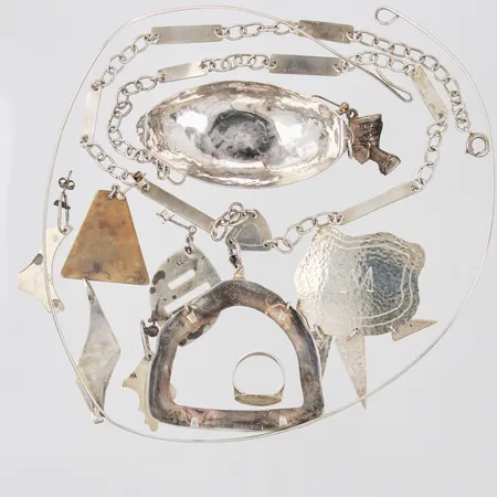 Diverse silversmycken, defekt, udda, silver 830-925/1000  Vikt: 74 g