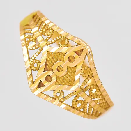 Ring stl:16 bredd ovandel 10,3mm bucklig skena 21K Vikt: 1 g