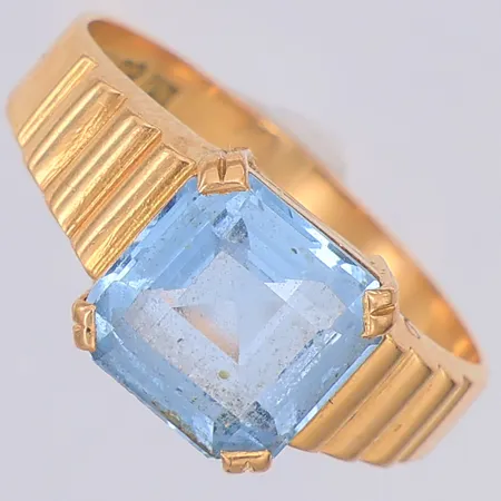 Ring blå sten stl:15½ Ceson Guldvaru AB 1956, 18K Vikt: 2,5 g