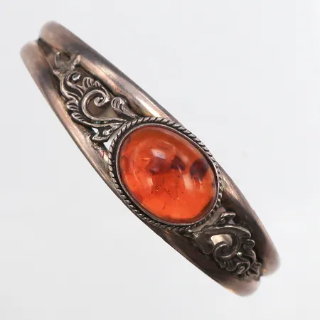 Stelt armband med bärnsten, Ø43mm, 925/1000 silver. Vikt: 17,9 g