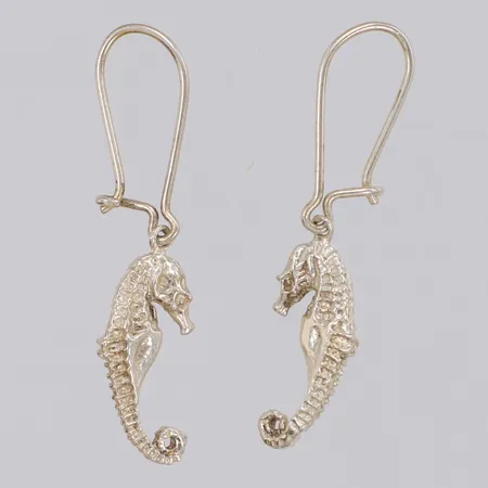 Ett par örhängen, sjöhästar längd 40mm, 925/1000 silver Vikt: 3,4 g