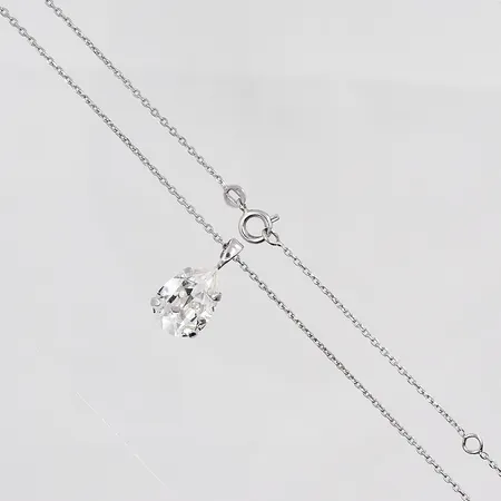 Collier Petite Drop Necklace Caroline Svedbom längd 50cm, hänge vit kristall vitmetall