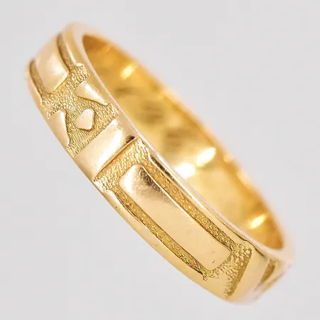 Ring stl:16¾ bredd 4mm gravyr 18K Vikt: 3,7 g