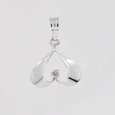 Hänge hjärta diamant ca 0,02ct längd 15mm inklusive ögla bredd 11,6mm vitguld Alton 18K Vikt: 0,8 g