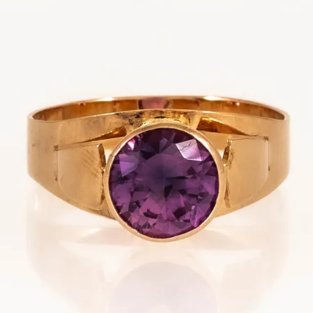 Ring med knallrosa sten stl:17½ bredd 4,1 - 8,2 mm 18K 2,7g.