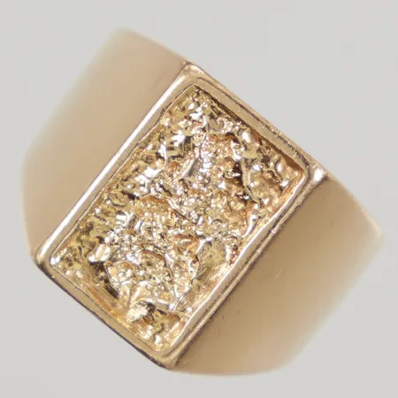 Klackring stl 19¼, bredd 4,5-16mm, mönsterdekor, 18K Vikt: 10,9 g
