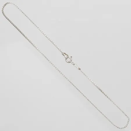 Vristlänk Venezia längd: 26,3cm, bredd: 1mm, låsöglan något skev, silver 925/1000 Vikt: 1,4 g