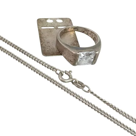 Silversmycken 3 delar 835-925/1000 bl.a. Ring med ljusblå sten, stl:18,0 mm, sten med slitage, bruksmärken/gravyr Vikt: 13,1 g
