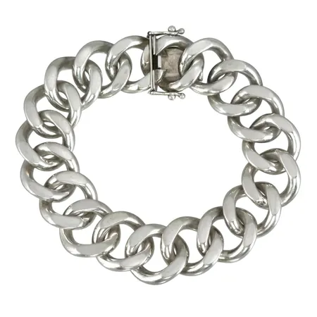 Armband Pansar silver, kraftig modell, längd 19,5 cm, bredd 17 mm, tjocklek 6 mm, tillverkare Victor Janson Guldvaru Ab (VJ) Lindesberg 1975 Vikt: 93,4 g