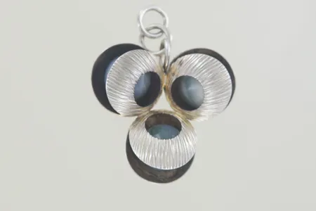 Hänge Kupittaan Kulta med mossagat 20-tal längd 4,5 cm bredd 3,5 cm, silver 925/1000 Vikt: 16,1 g