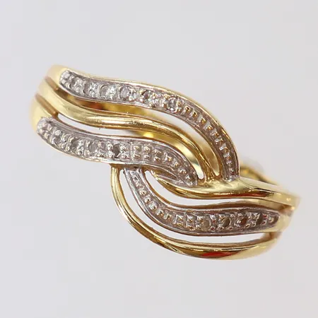 Ring med åttkantslipade diamanter 14 x 0,005ct, stl:18, bredd 10mm GHA 18K Vikt: 3,6 g