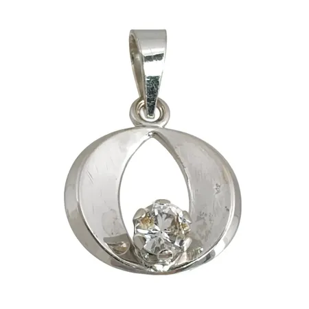 Hänge i 18K vitguld med Bergkristall, tillverkarstämpel DE, svensk kontrollstämpel, längd inkl. ögla 17 mm, bredd 11 mm, fint skick, sten utan anmärkning Vikt: 0,6 g