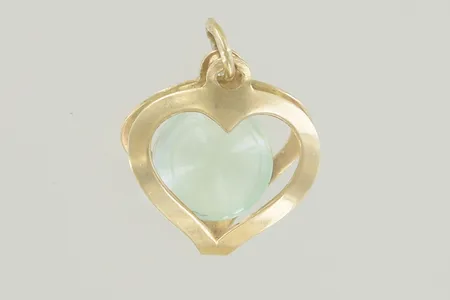 Hänge med sten längd 2 cm bredd 1,5 cm, 18K  Vikt: 1,2 g