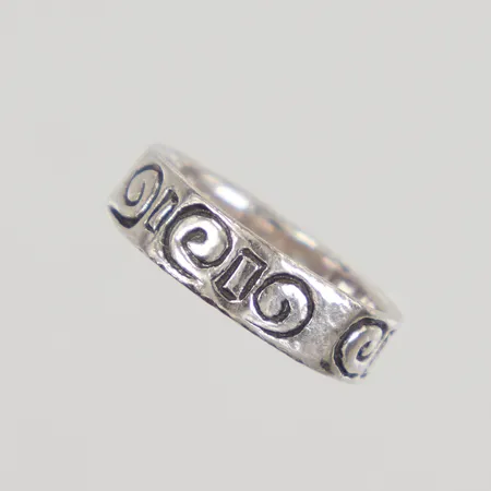 Barnring stl 13¼, bredd 4mm, ojämnheter, 925/1000 silver Vikt: 1,7 g