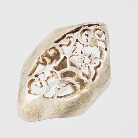 Ring med mönster stl:15½, bredd 5-29mm, silver 925/1000 Vikt: 6,1 g