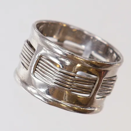 Ring med genombruten mönsterdekor stl:16¾ bredd 11mm silver 925/1000 Vikt: 3,5 g