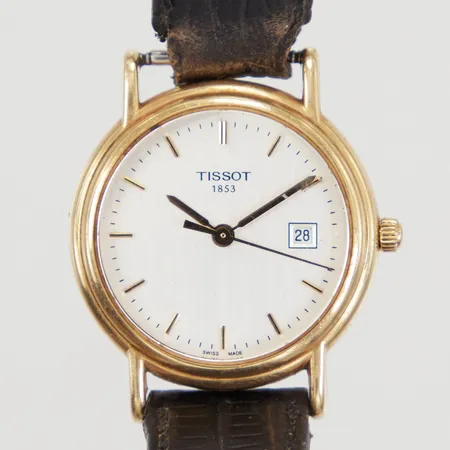 Armbandsur Tissot 18K Ø26,8mm, kvarts, boettnummer G623330, repigt glas, bruksslitage, slitet läderband, originalspänne i doublé, gravyr, inga tillbehör.