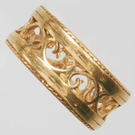 Ring Kalevala Koru filigranarbete, stl:16½, bredd: 8,3mm, mindre repor och nagg, 18K Vikt: 6,2 g