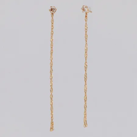 Ett par örhängen, längd 53mm, 18K Vikt: 0,7 g