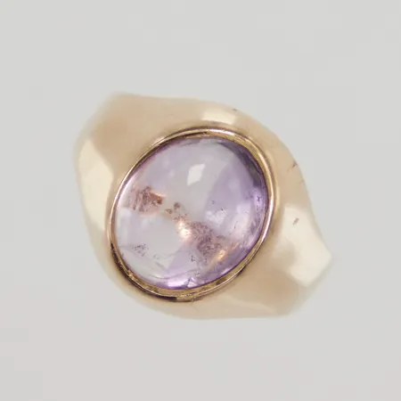 Ring med lila sten stl 16½, bredd 2,7-13mm, repig sten, 18K Vikt: 2,8 g