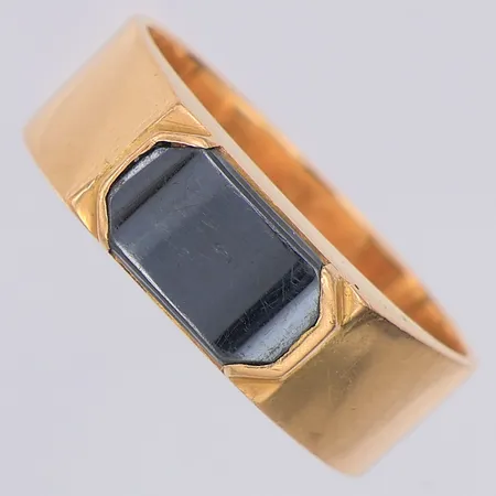 Klackring hematit stl:20, 18K Vikt: 10,1 g
