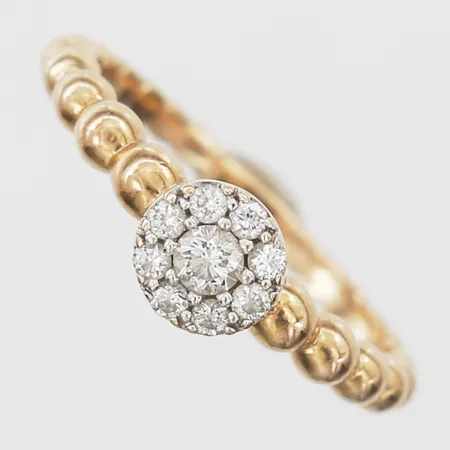 Ring med briljantslipade diamanter 1 x ca 0,10ct samt 8 x ca 0,02ct, totalt ca 0,26ct, stl: 17¼, 18K roséguld Vikt: 3,4 g