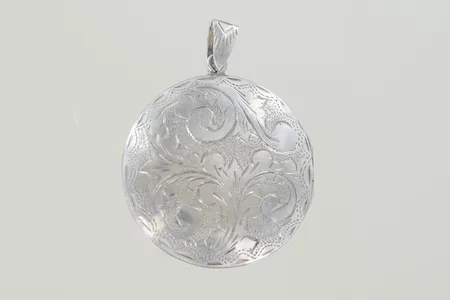 Hänge medaljong längd 4,3 cm bredd 3 cm, silver 830/1000  Vikt: 11,4 g
