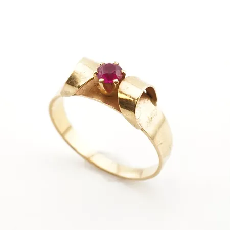 Ring m sten, stl 17½(55), bredd 5,5mm, 18k Vikt: 2,4 g