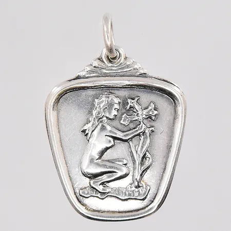 Hänge längd 23mm inklusive ögla bredd 16,5mm Alton silver 830/1000 Vikt: 2,9 g