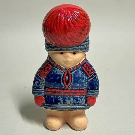 Figurin "Nils" Lisa Larson för Rörstrand ur serien All Världens Barn, same, höjd 13cm, stämplar, något flammig färg, delvis glaserat stengods