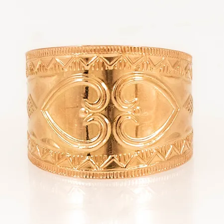 Västerbottensring bred modell stl:16½ bredd 6-14mm, 18K 4,4g. Nypris ca 12.950kr.