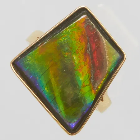 Ring med ammolitdublett, stl:18¼, bredd: 2,5-17,7mm, 14K Vikt: 5,1 g