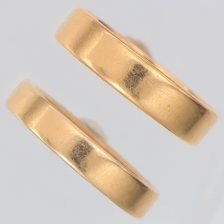 2 Ringar släta stl:19¼, gravyr, 18K Vikt: 8,8 g