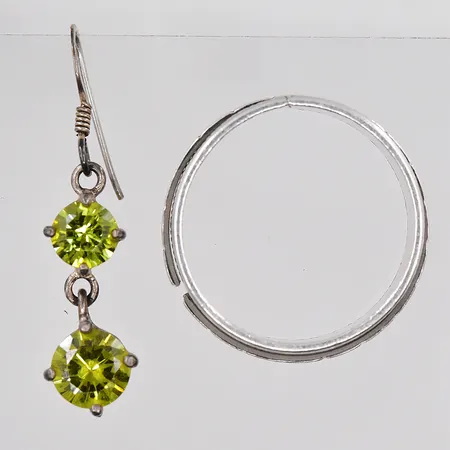 Ring stl:20 defekt ring Örhänge udda gröna stenar längd 32mm silver 925/1000 Vikt: 5,8 g