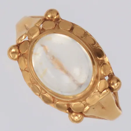 Ring med sten, möjligen månsten, stl:17¾, bredd 11,3mm, vind, 18K Vikt: 3 g