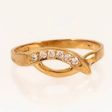 Ring med vita stenar stl:17¼ bredd 2-6mm, 18K 1,8g. 