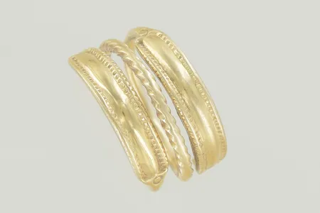 vikingaring stl:19 bredd 13 mm, 18K  Vikt: 10,4 g