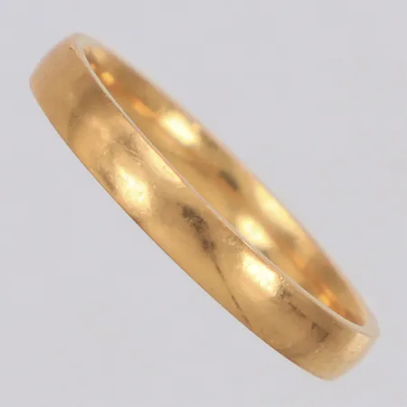 Ring slät stl17¾, bredd 3mm, gravyr, 18K Vikt: 3,1 g