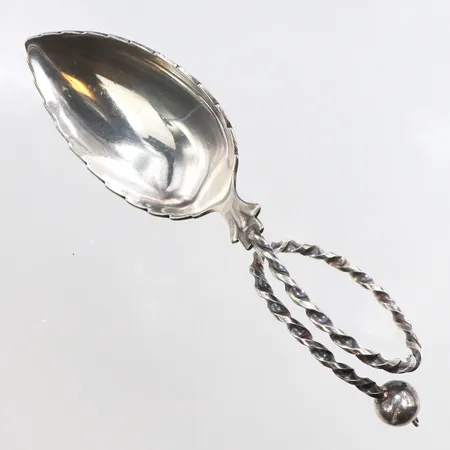 Sked i nysilver, längd ca 11cm.